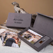 Lade das Bild in den Galerie-Viewer, SET Samtstoff Foto Box inkl. 16 GB Diamant USB Stick