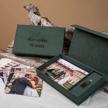 Lade das Bild in den Galerie-Viewer, SET Samtstoff Foto Box inkl. 16 GB Diamant USB Stick