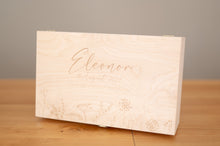 Lade das Bild in den Galerie-Viewer, Erinnerungs /- Geschenkebox mit aufklappbarem Deckel