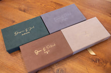 Lade das Bild in den Galerie-Viewer, SoftTouch Box mit Gold und Silberprägung