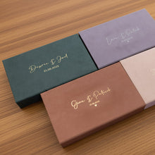 Lade das Bild in den Galerie-Viewer, SoftTouch Box mit Gold oder Silberprägung