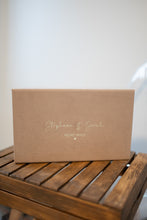 Lade das Bild in den Galerie-Viewer, SET Samtstoffbox inkl. 16GB USB Stick Gold & Silberprägung