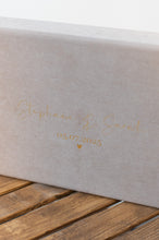 Lade das Bild in den Galerie-Viewer, SoftTouch Box mit Gold oder Silberprägung