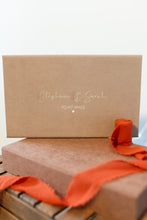 Lade das Bild in den Galerie-Viewer, SoftTouch Box mit Gold oder Silberprägung