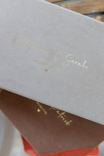 Lade das Bild in den Galerie-Viewer, SoftTouch Box mit Gold oder Silberprägung