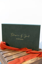 Lade das Bild in den Galerie-Viewer, SoftTouch Box mit Gold und Silberprägung