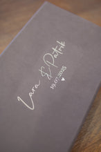 Lade das Bild in den Galerie-Viewer, SoftTouch Box mit Gold oder Silberprägung