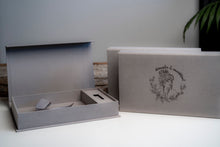 Lade das Bild in den Galerie-Viewer, SET SoftTouch Box inkl. 16 GB Diamant USB Stick