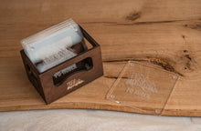 Lade das Bild in den Galerie-Viewer, Glasuntersetzter Acyril mit Holzkiste 6er Set