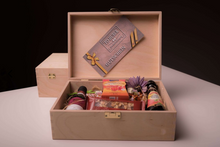 Lade das Bild in den Galerie-Viewer, Erinnerungs /- Geschenkebox mit aufklappbarem Deckel