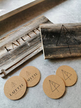 Lade das Bild in den Galerie-Viewer, Glasuntersetzer Kork mit Holzkiste 6er-Set