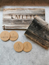 Lade das Bild in den Galerie-Viewer, Glasuntersetzer Kork mit Holzkiste 6er-Set