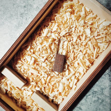 Lade das Bild in den Galerie-Viewer, Dekopäckchen "Zirbenflocken"