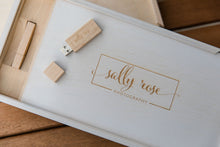 Lade das Bild in den Galerie-Viewer, Holzgeschenkbox