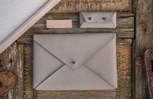 Lade das Bild in den Galerie-Viewer, Vegane Lederkuvert