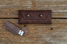 Lade das Bild in den Galerie-Viewer, USB-Stick "Holzliebe"