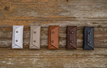 Lade das Bild in den Galerie-Viewer, Vegane Ledertasche für USB-Stick
