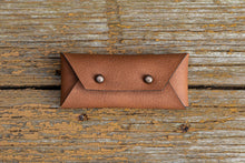 Lade das Bild in den Galerie-Viewer, Vegane Ledertasche für USB-Stick