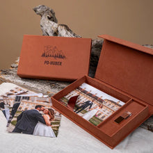 Lade das Bild in den Galerie-Viewer, SET Samtstoff Foto Box inkl. 16 GB Diamant USB Stick
