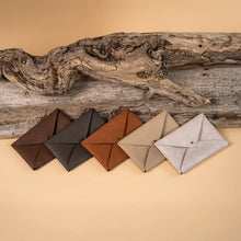 Lade das Bild in den Galerie-Viewer, Vegane Lederkuvert
