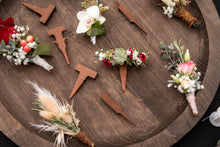 Lade das Bild in den Galerie-Viewer, Kennenlern-Paket Blumen-Anstecker mit Doppel Magnet
