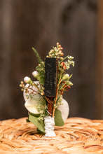 Lade das Bild in den Galerie-Viewer, Blumen-Anstecker mit Doppel Magnet
