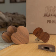 Lade das Bild in den Galerie-Viewer, "Walnuss-HERZSTÜCK" USB-Stick - Speed 3.0
