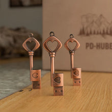 Lade das Bild in den Galerie-Viewer, "Schlüssel zum Herz" USB-Stick - Speed 3.0 - 16 GB
