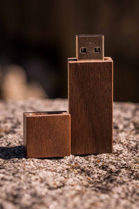 USB-Stick "Holzliebe" Walnuss & Ahorn 16 GB / 64 GB